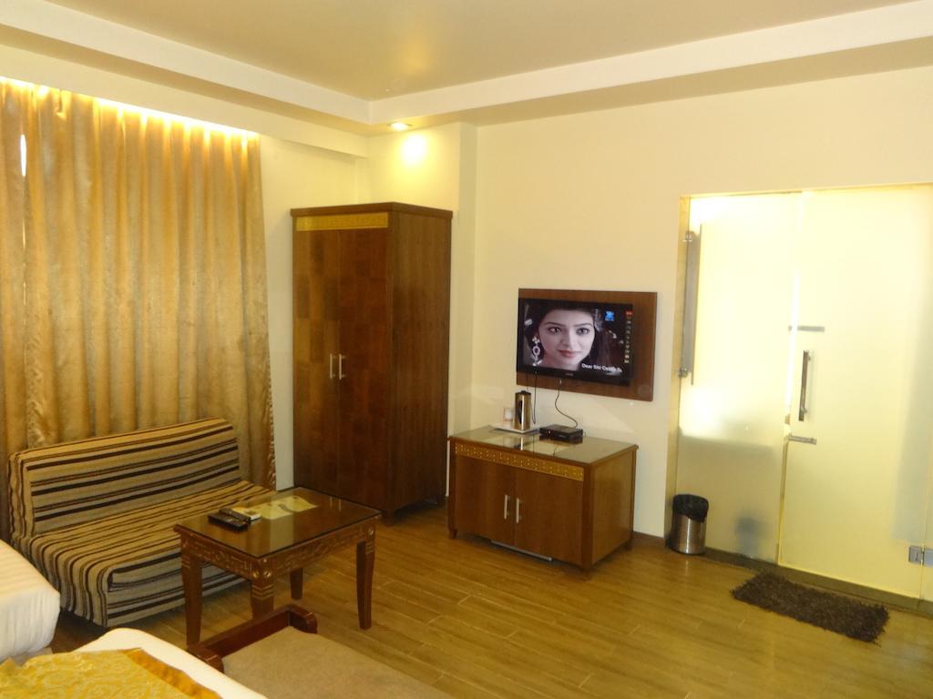 Hotel Picasso Paschim Vihar Delhi - Couple Friendly Local Ids Accepted Екстер'єр фото